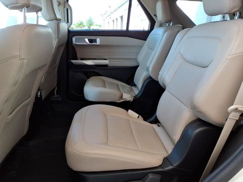 Used 2023 Ford Explorer Limited w/ Equipment Group 301A AWD/4WD image 16