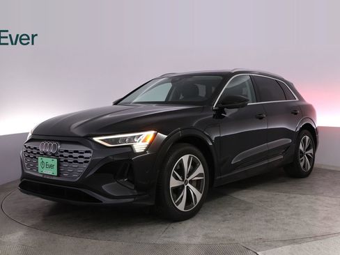 Used 2024 Audi Q8 e-tron Premium Plus w/ Premium Plus Package AWD/4WD image 2