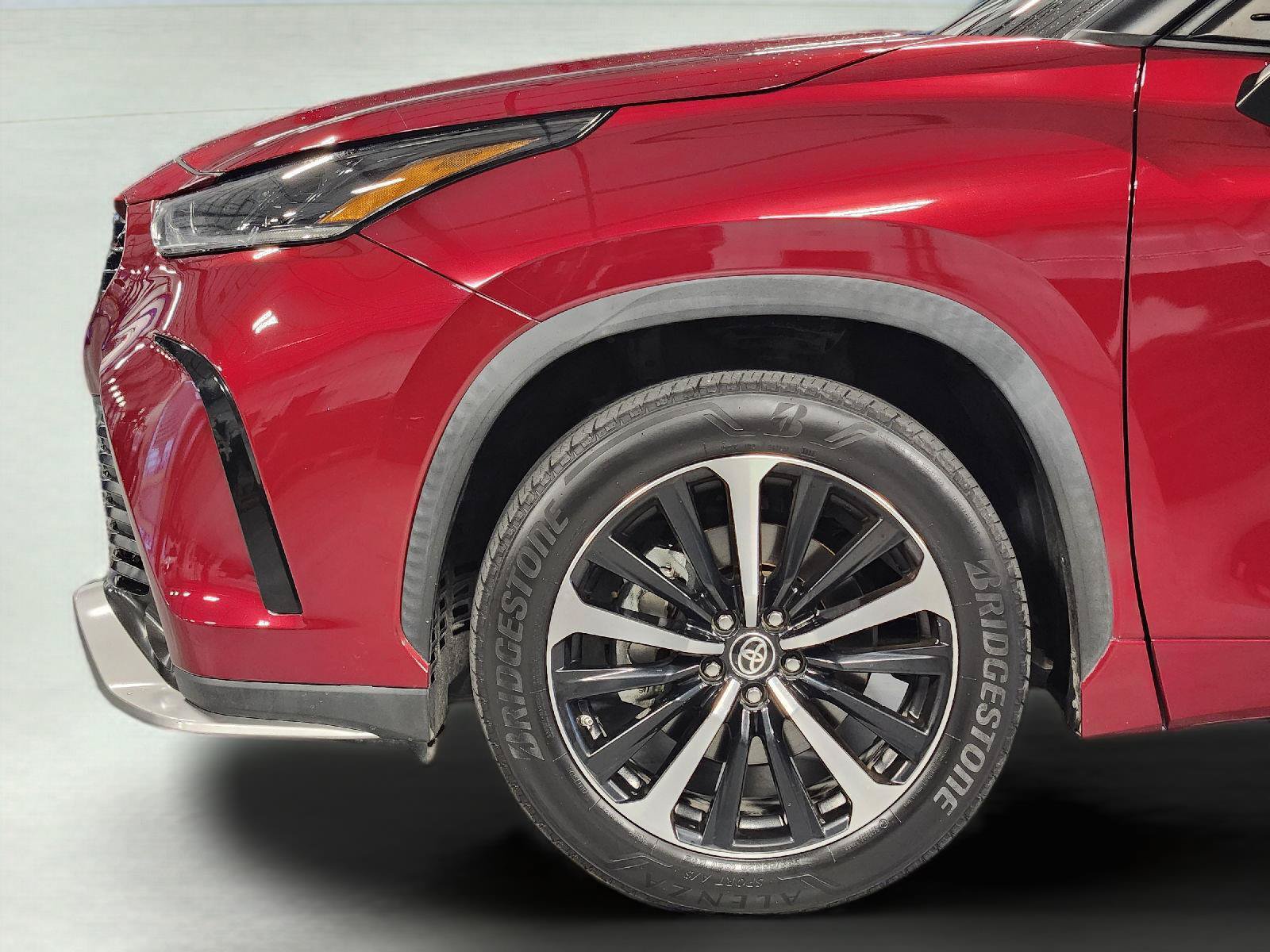 Used 2021 Toyota Highlander XSE FWD image 9