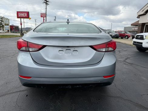 Used 2015 Hyundai Elantra SE w/ Option Group 02 image 5