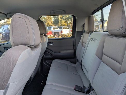 Used 2022 Nissan Frontier SV image 11
