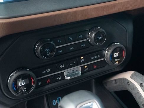 Used 2024 Ford Bronco Outer Banks AWD/4WD image 27