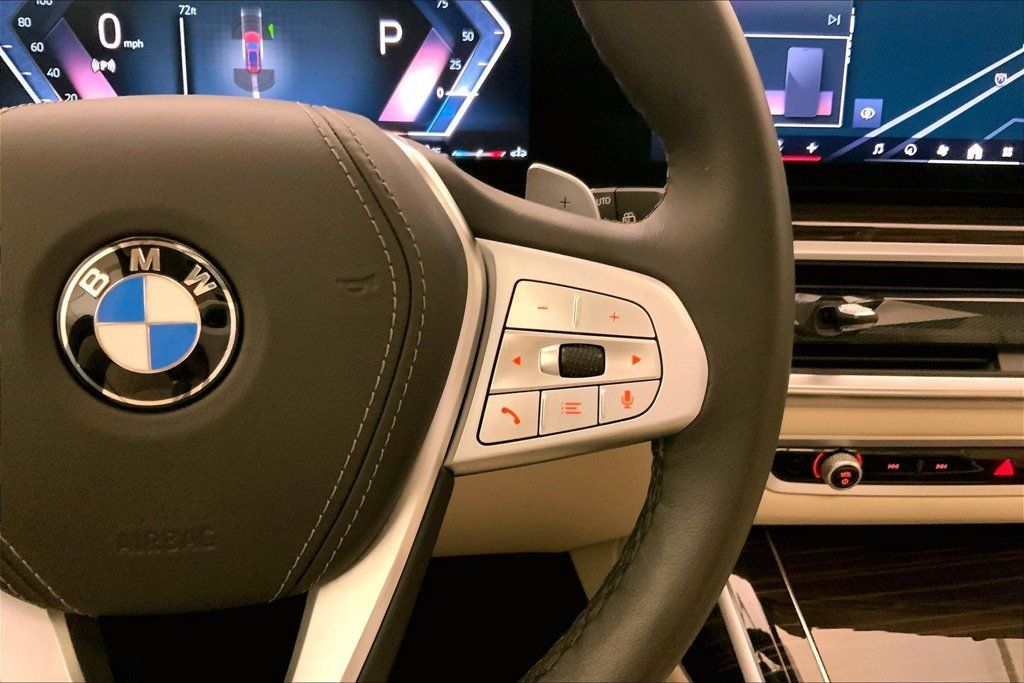 Used 2026 BMW X7 xDrive40i w/ Premium Package AWD/4WD image 19