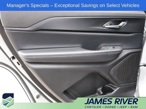 Used 2024 Jeep Grand Cherokee L Laredo AWD/4WD image 18