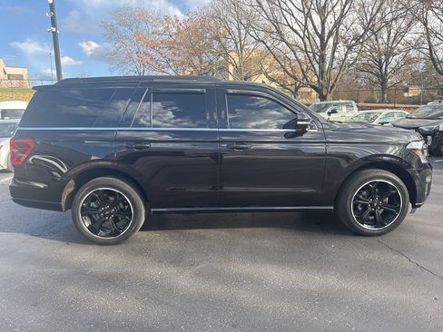 Used 2024 Ford Expedition Limited image 3