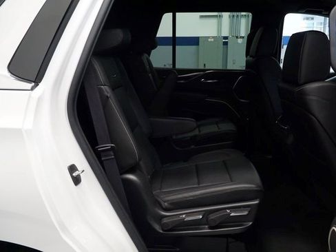Certified 2022 Cadillac Escalade Luxury image 16