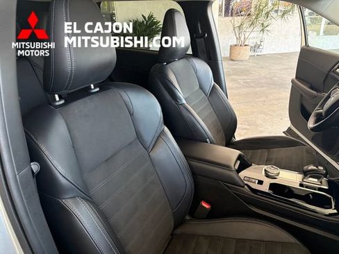 Used 2025 Mitsubishi Outlander SE FWD image 22
