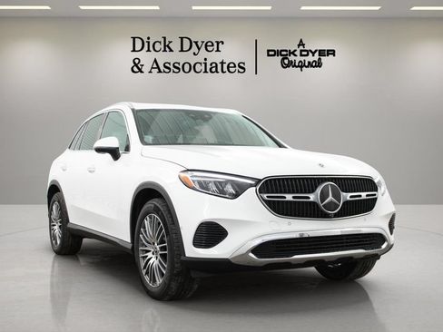 Used 2025 Mercedes-Benz GLC 300 image 3