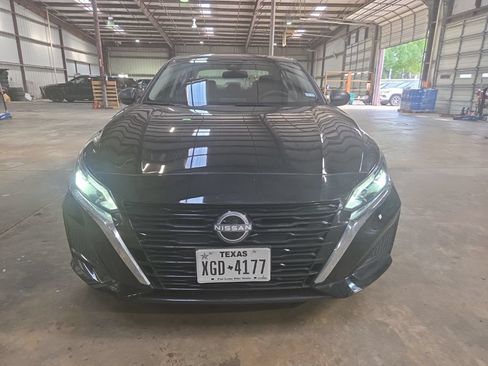 Used 2025 Nissan Altima 2.5 SV FWD image 7