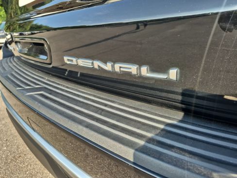 Used 2021 GMC Yukon XL Denali w/ Denali Premium Package AWD/4WD image 33