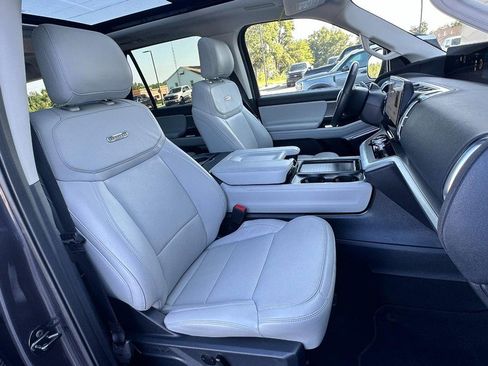 Used 2025 Ford Expedition Max Platinum w/ Driver's Package AWD/4WD image 17