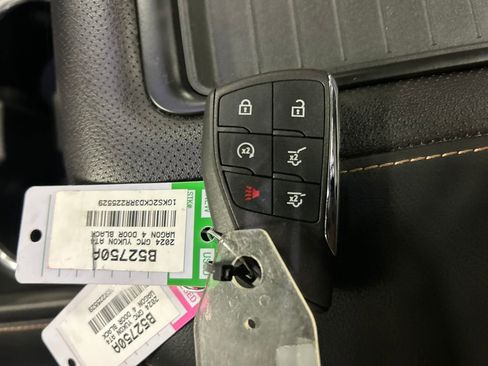 Used 2024 GMC Yukon AT4 w/ Technology Package image 22