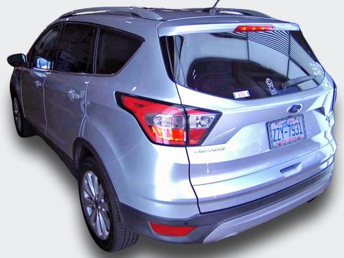 Used 2017 Ford Escape Titanium FWD image 4