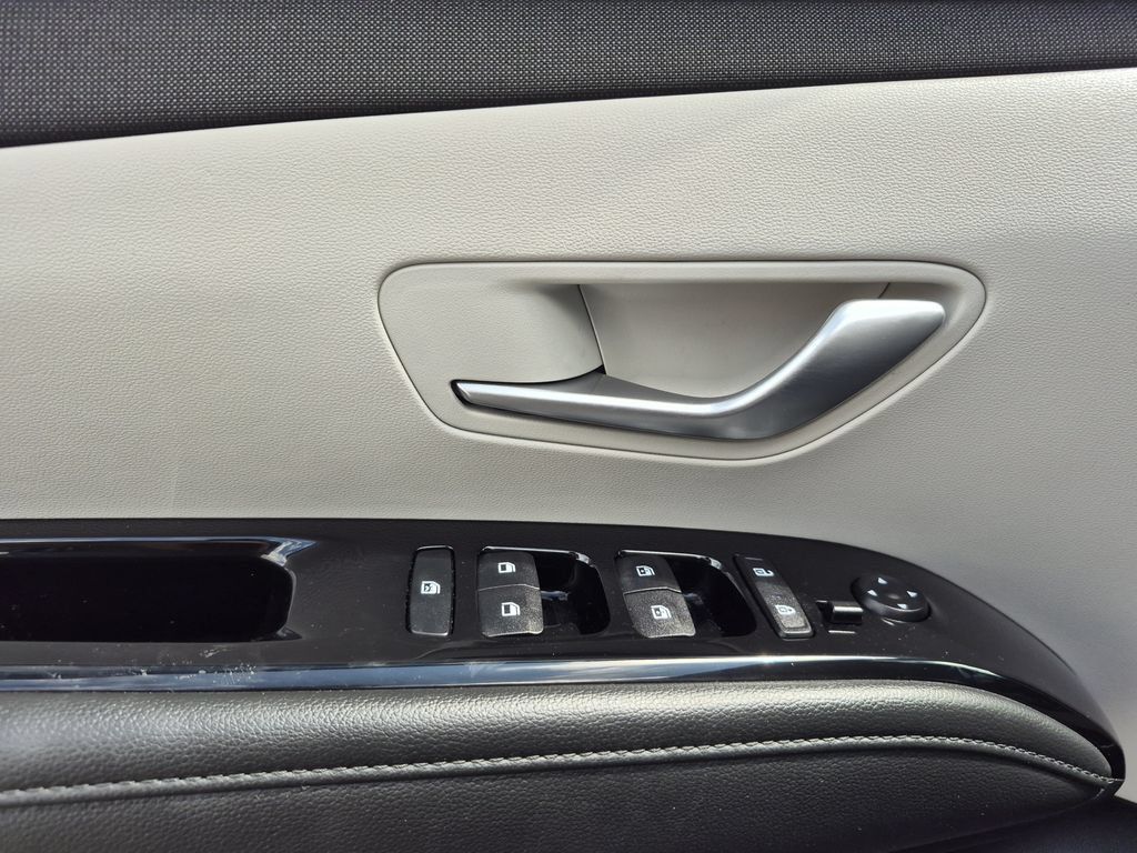 Used 2023 Hyundai Tucson Limited FWD image 8