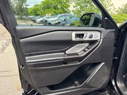 Used 2020 Ford Explorer Platinum w/ Premium Technology Package AWD/4WD image 36