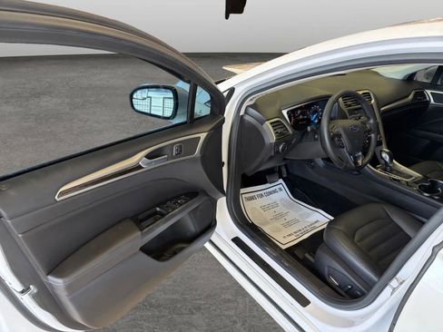 Used 2016 Ford Fusion SE w/ Equipment Group 202A image 9