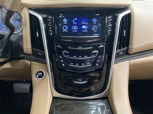 Used 2020 Cadillac Escalade Platinum image 25