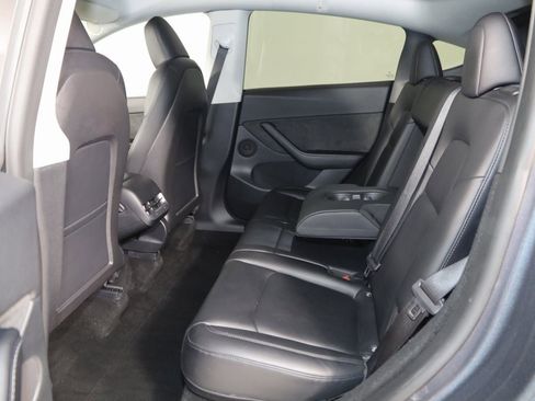 Used 2022 Tesla Model Y Long Range image 47