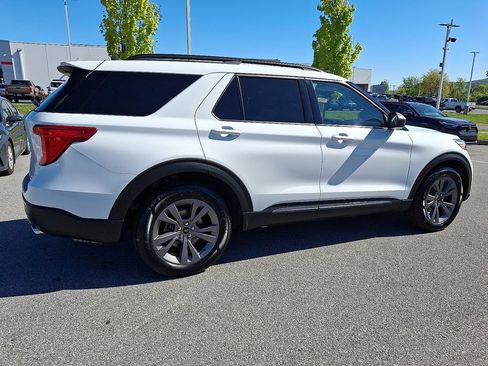 Used 2021 Ford Explorer XLT w/ Equipment Group 202A AWD/4WD image 11