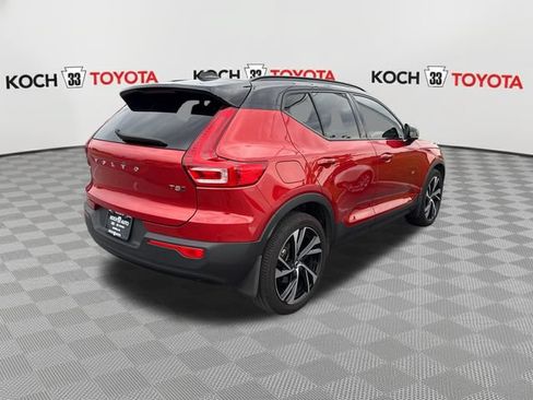 Used 2022 Volvo XC40 T5 R-Design w/ Climate Package AWD/4WD image 8