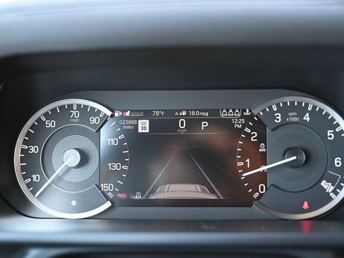 Used 2023 Land Rover Defender 90 X-Dynamic SE image 12