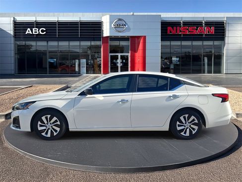 Used 2025 Nissan Altima 2.5 S image 8