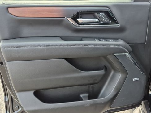 Used 2025 GMC Yukon Denali image 13