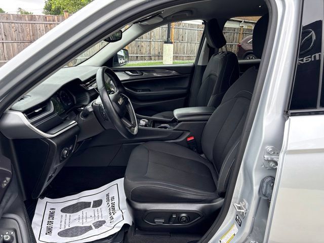 Used 2021 Jeep Grand Cherokee L Laredo w/ Luxury Tech Group I AWD/4WD image 17