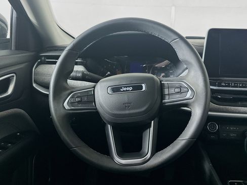 Used 2022 Jeep Compass Latitude image 18