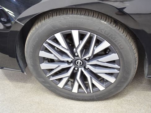 Used 2025 Nissan Altima 2.5 SV FWD image 32