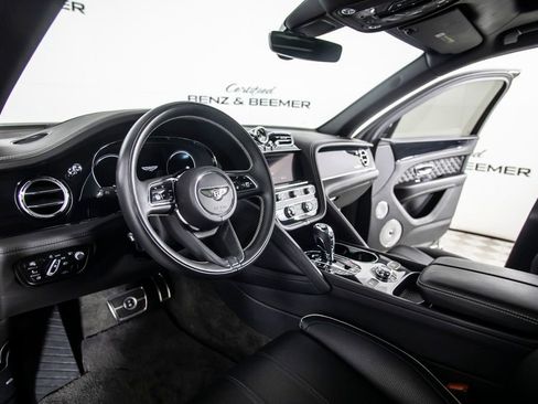 Used 2022 Bentley Bentayga image 23