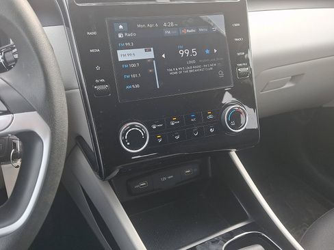 Used 2024 Hyundai Tucson SE image 18