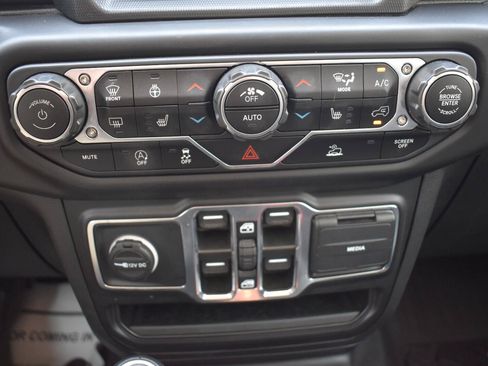Used 2022 Jeep Gladiator Overland w/ Popular Equipment Package AWD/4WD image 40