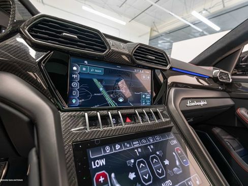 Used 2024 Lamborghini Urus S AWD/4WD image 45