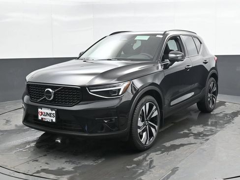 New 2026 Volvo XC40 B5 Plus w/ Protection Package Premier AWD/4WD image 5