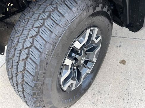 Used 2017 Toyota Tacoma TRD Off-Road w/ Tow Package (A/T) AWD/4WD image 25