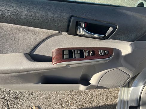 Used 2012 Toyota Camry XLE image 12