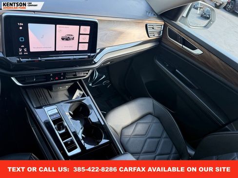 Used 2025 Volkswagen Atlas SE image 24