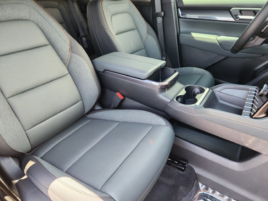 New 2027 GMC Terrain AT4 w/ Convenience Package III AWD/4WD image 14