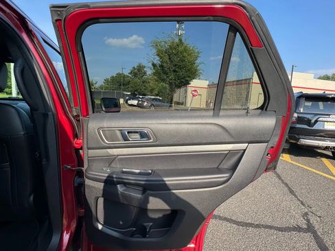 Used 2018 Ford Explorer XLT w/ Equipment Group 202A image 24