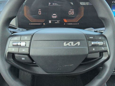 Used 2025 Kia K4 FWD image 23