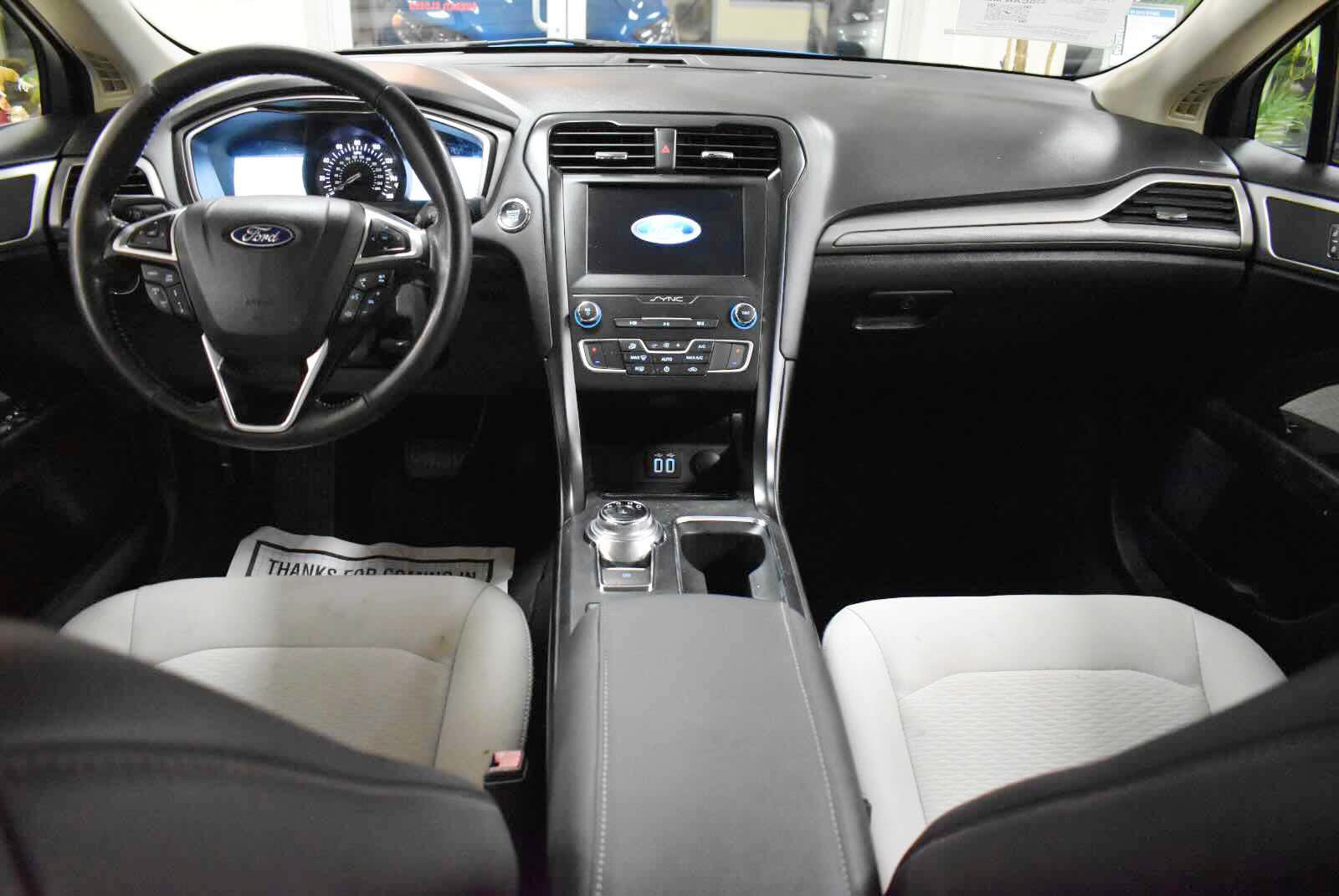 Used 2020 Ford Fusion SE w/ Equipment Group 151A FWD image 14