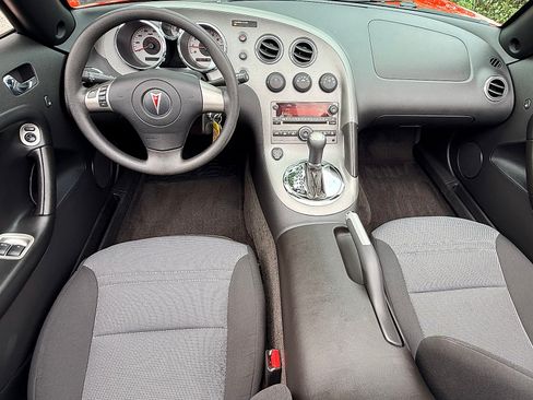 Used 2008 Pontiac Solstice Convertible w/ Preferred Package RWD image 16