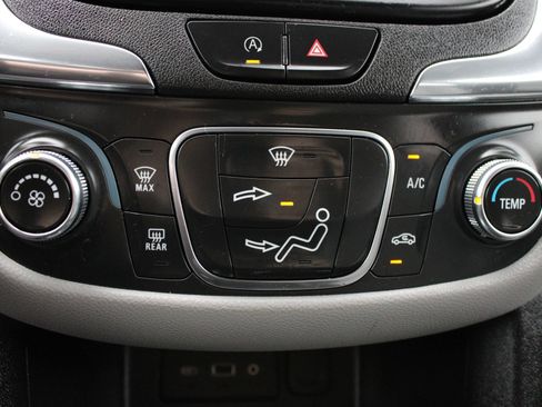 Used 2022 Chevrolet Equinox LS w/ LS Convenience Package FWD image 34