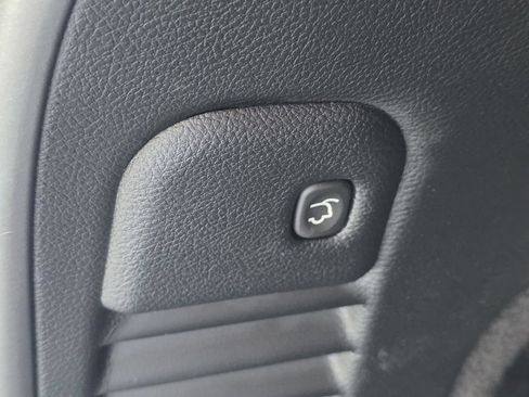 Used 2019 Jeep Grand Cherokee Altitude RWD image 12