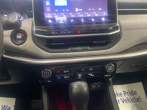 Certified 2023 Jeep Compass Latitude w/ Sun and Sound Group AWD/4WD image 32