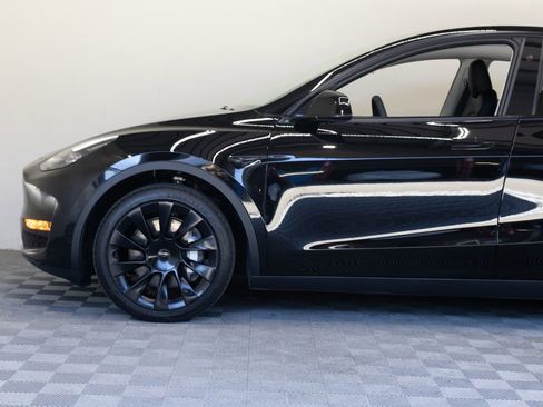 Used 2023 Tesla Model Y Long Range image 8