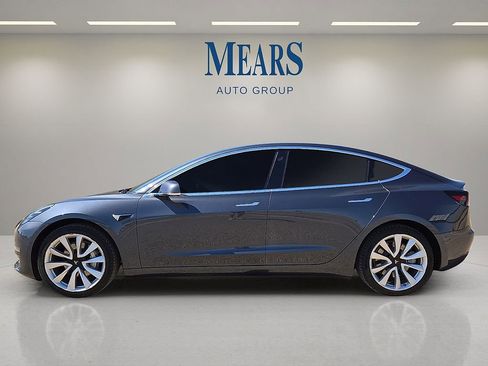Used 2019 Tesla Model 3 Standard Range Plus image 2