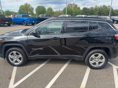 Used 2023 Jeep Compass Latitude w/ Convenience Group AWD/4WD image 6