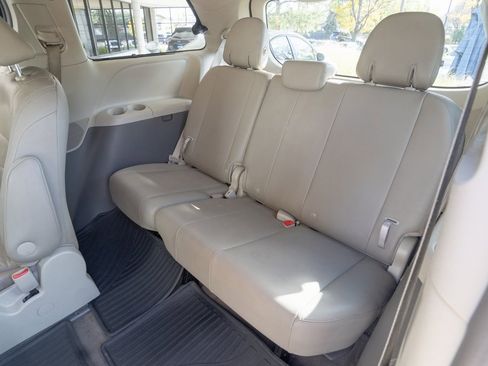 Used 2017 Toyota Sienna XLE Premium image 20